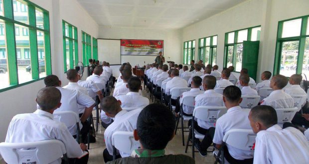 Danrem 142 Bekali Wasbang dan Kedisiplinan Bagi Karyawan PT RDM
